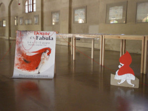 Interno della mostra con la mia installazione di Cappuccetto Rosso